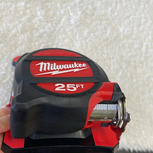 Milwaukee 25 FT.  Magnetic Tape Measure - Picture 9 of 9